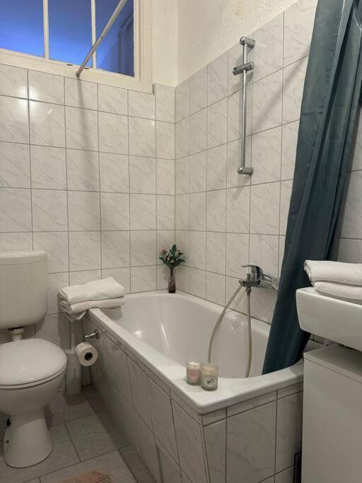 Grosses Apartment Am Kudamm Berlin Eksteriør billede