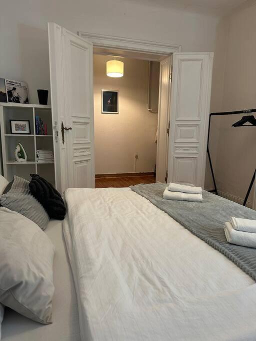 Grosses Apartment Am Kudamm Berlin Eksteriør billede